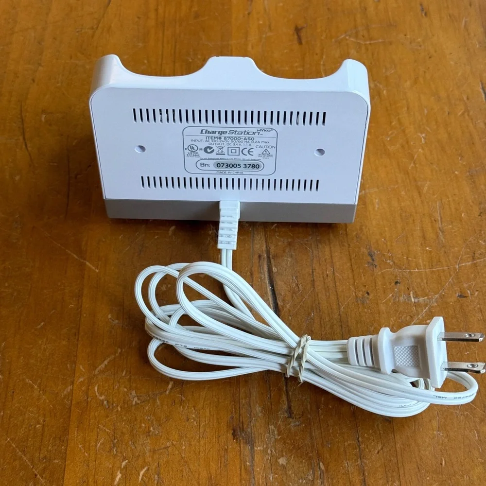 Nyko 87000-A50 Nintendo Wii Remote Charging Docking Station